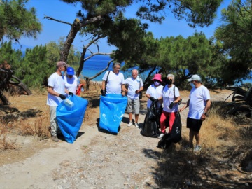 Εθελοντικός καθαρισμός της παραλίας της Κολώνας από την Ο.Μ. Σύριζα ΠΣ Αίγινας για την Παγκόσμια Ημέρα Περιβάλλοντος