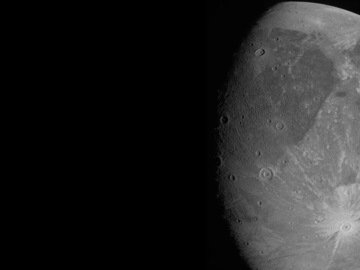 NASA: Οι πρώτες κοντινές φωτογραφίες του δορυφόρου του Δία Γανυμήδη