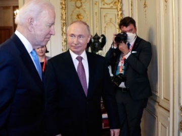 To Κρεμλίνο εκτιμά ότι οι συνομιλίες Μπάιντεν-Πούτιν εξελίχθηκαν περίπου «όπως αναμενόταν»