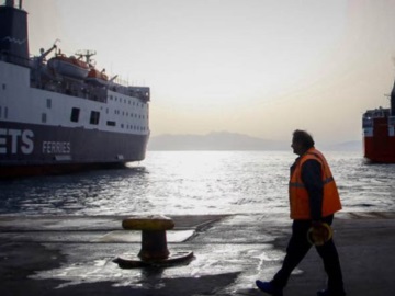 Βλάβη σε πλοίο με 57 επιβάτες – Επέστρεψε στο λιμάνι της Ραφήνας