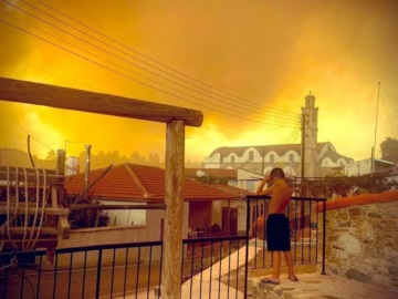 Καταστροφική πυρκαγιά στην Κύπρο με 4 νεκρούς – Αναστασιάδης: Η μεγαλύτερη τραγωδία μετά την εισβολή του ΄74