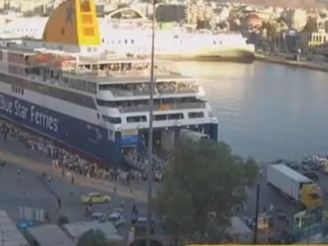 Μεγάλες ουρές στο λιμάνι του Πειραιά – Τι ζητά το Λιμενικό