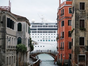 Τέλος η προσέγγιση κρουαζιερόπλοιων στη Βενετία από 1η Αυγούστου - Η απειλή της Unesco και οι διαμαρτυρίες των κατοίκων