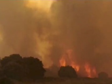 Ιταλία: Για τρίτη ημέρα συνεχίζει να καίγεται η Σαρδηνία – Ανησυχία προκαλούν οι ισχυροί άνεμοι