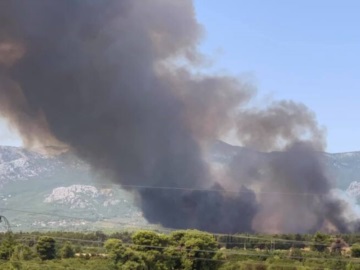 Φωτιά στη Βαρυμπόμπη: Ένα μέτωπο ενεργό - Σε ύφεση η πυρκαγιά - «Μάχη» από αέρος και γης για να οριοθετηθεί