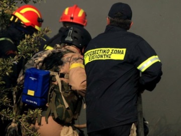 Δύο εθελοντές πυροσβέστες στη ΜΕΘ του ΚΑΤ