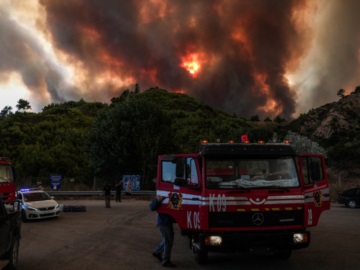 Διεθνή ΜΜΕ: Η Ελλάδα στις φλόγες, οι πυρκαγιές αφανίζουν τμήματα της χώρας