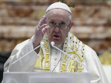 Φάκελος με τρεις σφαίρες στον Πάπα Φραγκίσκο