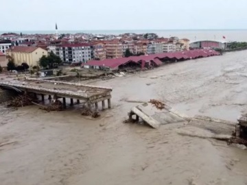 Τουρκία: Στους 27 οι νεκροί από τις πλημμύρες – Χάος στις βόρειες επαρχίες της χώρας