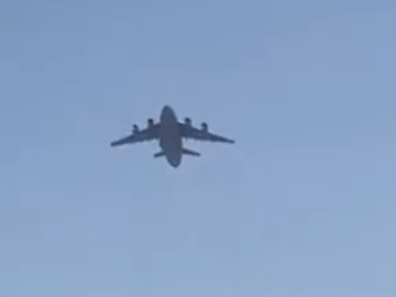  Καμπούλ – Αφγανοί πέφτουν στο κενό από αεροπλάνο που απογειώνεται – Σοκαριστικές εικόνες