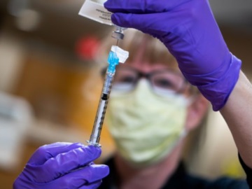 Αντίστροφη μέτρηση για τους ανεμβολίαστους υγειονομικούς - Πόσοι βγαίνουν σε αναστολή