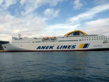 ΑΝΕΚ Lines-Blue Star Ferries: Δωρεάν η μετακίνηση επιβατών για την κηδεία Θεοδωράκη