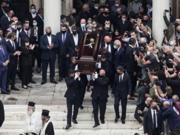 Αυτοί που γιουχάρουν στις κηδείες - Άρθρο του Κώστα Γιαννακίδη 