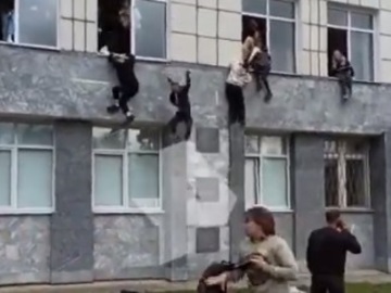 Ρωσία: Τουλάχιστον 5 νεκροί από επίθεση ένοπλου σε πανεπιστήμιο - Πηδούν από τα παράθυρα για να σωθούν