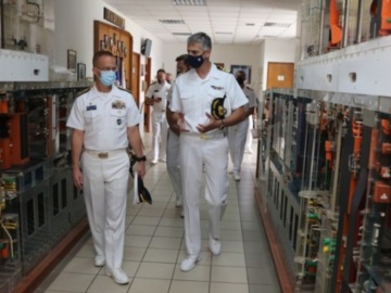 Επίσκεψη διοικητή υποβρυχίων του ΝΑΤΟ στο ΓΕΝ και στο Αρχηγείο Στόλου στον ναύσταθμο Σαλαμίνας