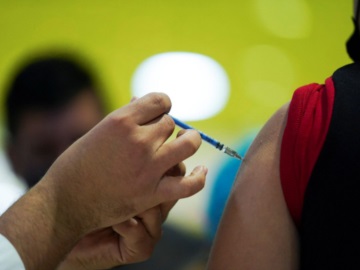  Moderna – Θα χρειαστεί ενισχυτική δόση το Φθινόπωρο – Τι ισχύει με το εμβόλιο για την Όμικρον