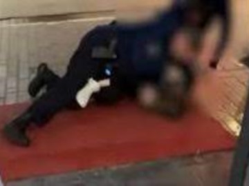 Σάλος στο Βέλγιο: Αστυνομικοί φαίνονται σε βίντεο να ασκούν βία εναντίον 14χρονης