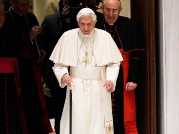 Σεξουαλική κακοποίηση: Ανασκευάζει ο πρώην Πάπας Βενέδικτος- Παραδέχεται ότι γνώριζε