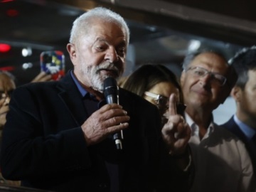 Προεδρικές εκλογές στη Βραζιλία: Προηγείται ο Λούλα - Τεταμένος αναμένεται ο β΄ γύρος