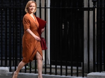 ITV: Οι πιθανότητες για την Λιζ Τρας να βγάλει την ημέρα ως πρωθυπουργός είναι εναντίον της