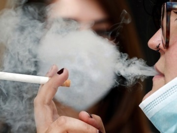 Νέα έρευνα: Όποιος κόβει το τσιγάρο πριν τα 35, είναι σαν να μην κάπνισε ποτέ