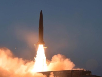 Η Βόρεια Κορέα εκτοξεύει δύο βαλλιστικούς πυραύλους