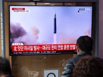 Η Β. Κορέα εκτόξευσε άλλους τρεις πυραύλους - Ν. Κορέα και ΗΠΑ παρατείνουν τα κοινά γυμνάσια