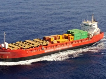 Επιχείρηση «IRINI»: Μπλόκο σε φορτηγό πλοίο που μετέφερε στρατιωτικά οχήματα στη Λιβύη, το οδήγησαν στον Βόλο