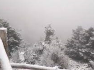 Έπεσαν τα πρώτα χιόνια στην Ελλάδα σε Τρίκαλα και Καϊμακτσαλάν(VIDEO)