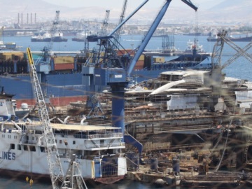 Μπήκε το πρώτο πλοίο στα Ναυπηγεία Ελευσίνας μετά από χρόνια - Σε χρόνο ρεκόρ μετά τη συμφωνία ξεκινούν οι επισκευές πλοίων
