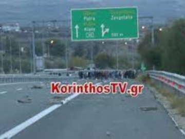 Κλειστή σε δύο σημεία η Εθνική Αθηνών - Κορίνθου - Συγκεντρώσεις Ρομά σε Μέγαρα, Ζευγολατιό ( βίντεο)