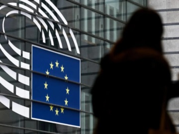 Σκάνδαλο δωροδοκίας στο Ευρωκοινοβούλιο – Προσήχθησαν 4 μεταξύ τους και πρώην ευρωβουλευτής για χρηματισμό 