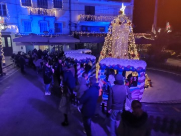 Πόρος: Γιορτινή ατμόσφαιρα στη εναρκτήρια εκδήλωση της &quot;Γειτονιάς των Χριστουγέννων&quot; (φωτογραφίες &amp; βίντεο)