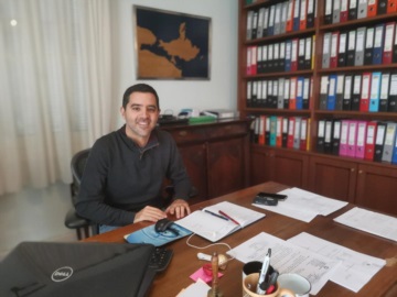 Πόρος - Συνέντευξη: Ο Γιάννης Δημητριάδης για τα 12 καυτά θέματα του Πόρου 