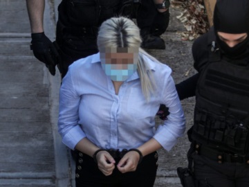 Επίθεση με βιτριόλι: Η Έφη Κακαράντζουλα έκλεψε ρούχα στις φυλακές- Της απαγόρευσαν τα μεροκάματα