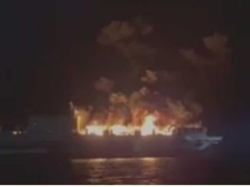 Πυρκαγιά στο Euroferry Olympia: Αποβιβάστηκαν 242 άνθρωποι- Πληροφορίες για 10 αγνοούμενους 