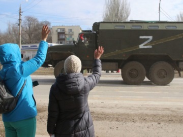 Ουκρανία: Η στιγμή που ρωσικά στρατεύματα εισβάλλουν από την Κριμαία
