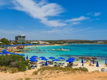 Κύπρος: Ψάχνουν αντικαταστάτες των Ρώσων στον τουρισμό
