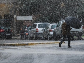 Η κακοκαιρία &quot;Φίλιππος&quot; πλήττει τη χώρα – Κρύο, βροχές και χιόνια ακόμη και στην Αθήνα