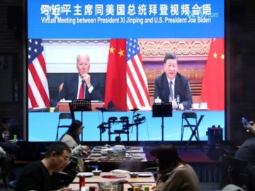 «Η Κίνα και οι ΗΠΑ έχουν την ευθύνη να βοηθήσουν την παγκόσμια ειρήνη» δηλώνει ο πρόεδρος Σι στον Μπάιντεν