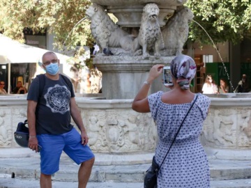 Η Ευρώπη ετοιμάζεται για τον τουρισμό - Σε ποιες χώρες παραμένουν υποχρεωτικές οι μάσκες 