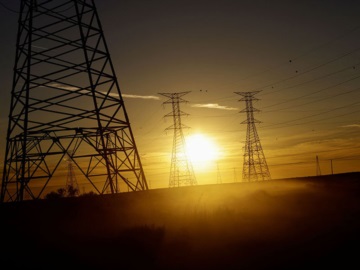 Ηλεκτρικό ρεύμα: Υψηλότερες επιδοτήσεις Μάιο, Ιούνιο και πλαφόν από τον Ιούλιο