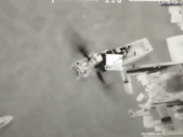 Πόλεμος στην Ουκρανία: Βίντεο δείχνει drone να χτυπά ρωσικό πλοίο στο Φιδονήσι - «Οι εχθροί θα καούν σαν κατσαρίδες»