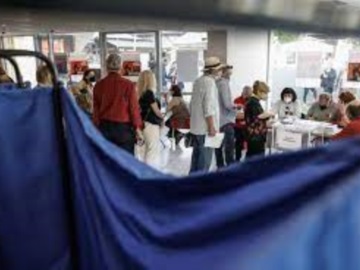 ΣΥΡΙΖΑ: Στις 21.30 ομιλία Τσίπρα στην Κουμουνδούρου - Παράταση στις εκλογές έως τις 21.00 λόγω μεγάλης προσέλευσης - Πάνω από 130.000 ψήφοι μέχρι τις 8