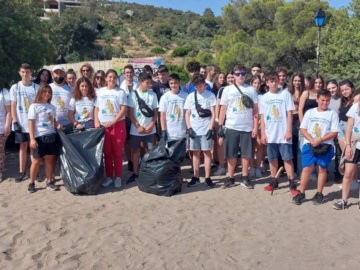 Αίγινα:Το Γυμνάσιο Μεσαγρού στη δράση για τον καθαρισμό των παραλιών της Αίγινας.