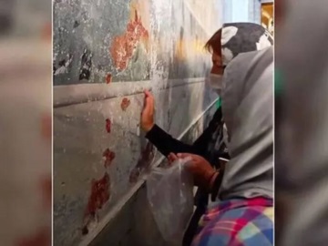 Νέοι βανδαλισμοί στην Αγιά Σοφιά: Ξύνουν τους τοίχους για να πάρουν ενθύμιο