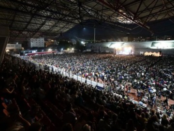 Μεγάλη συναυλία - αφιέρωμα στον Δημήτρη Μητροπάνο από το ΚΚΕ στο κατάμεστο γήπεδο του Πανιωνίου