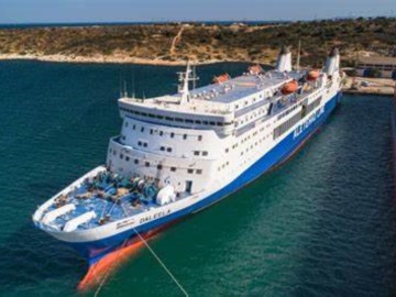 Στον Πειραιά για πρώτη φορά το πλοίο Daleela που συνδέει την Κύπρο με την Ελλαδα