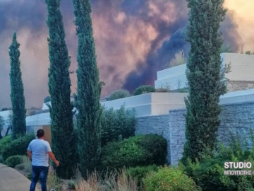 Καίγεται το ξενοδοχείο Amanzoe στο Κρανίδι - Δείτε συγκλονιστικό βίντεο