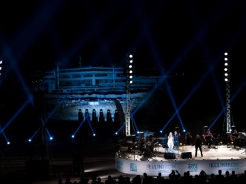 Τhe Ellinikon Moments: Συγκλόνισε η Συναυλία του Σταύρου Ξαρχάκου!